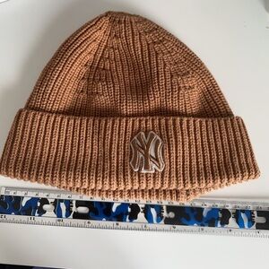 New York Yankees MLB Unisex Knit Beanie - Tan